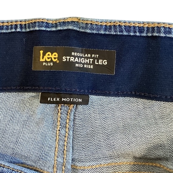 Lee Plus Size Regular Fit Straight Leg Mid Rise Flex Motion Jeans Medium Wash - Picture 3 of 12